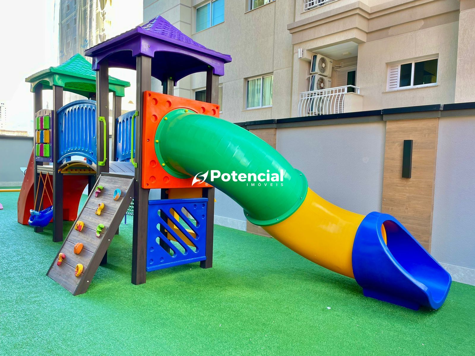 Playground kids com escorregador l Copenhagen Residence