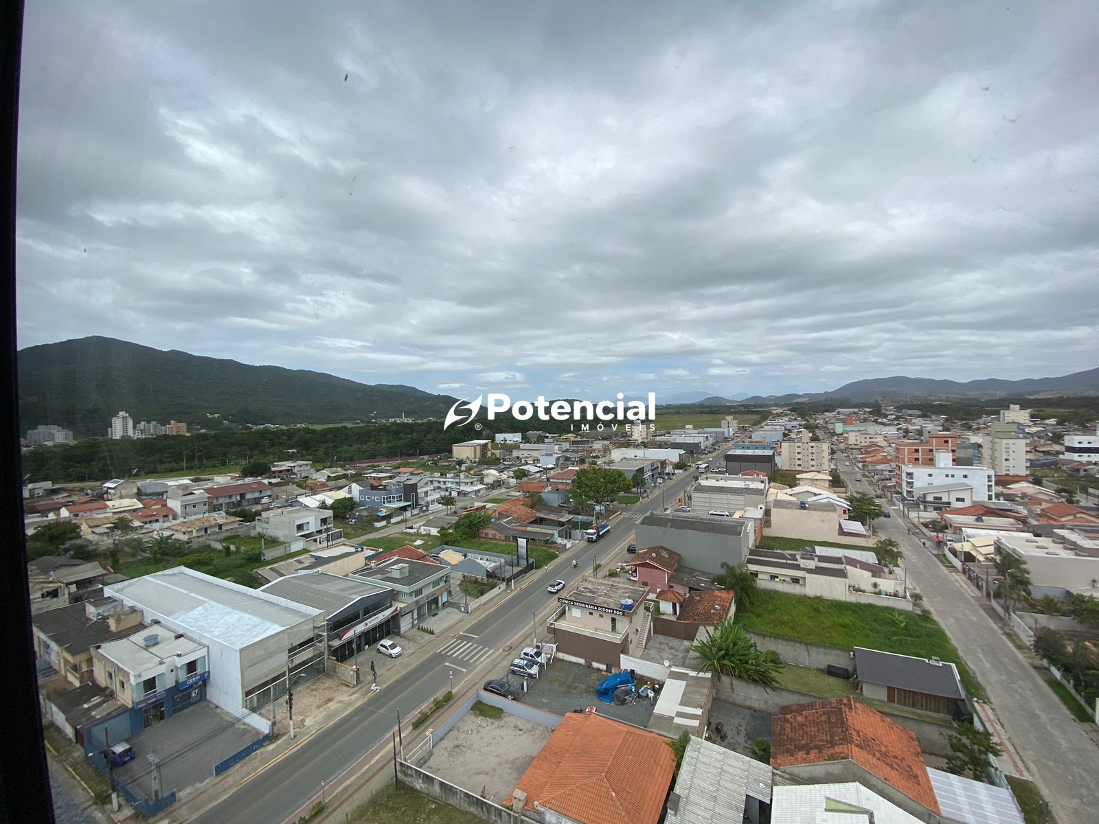 Visão do rooftop para cidade Ilha de Porto Belo