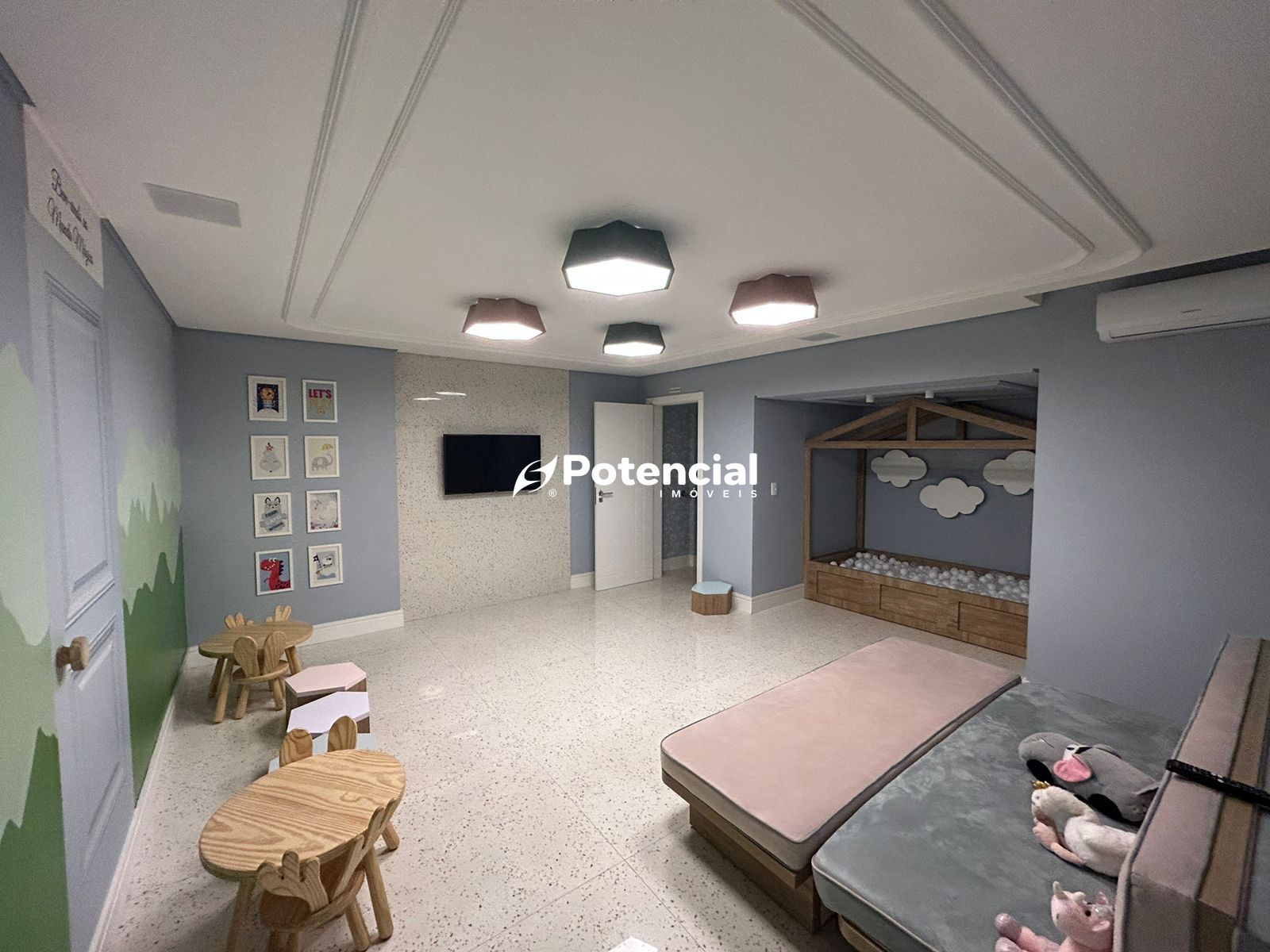 Imagem de Apartamento 04 Suítes Quadra Mar Semi- Mobiliado | Potencial Imóveis