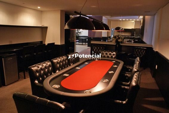 Mesa de poker na sala de jogos Atlantic Paradise Towers