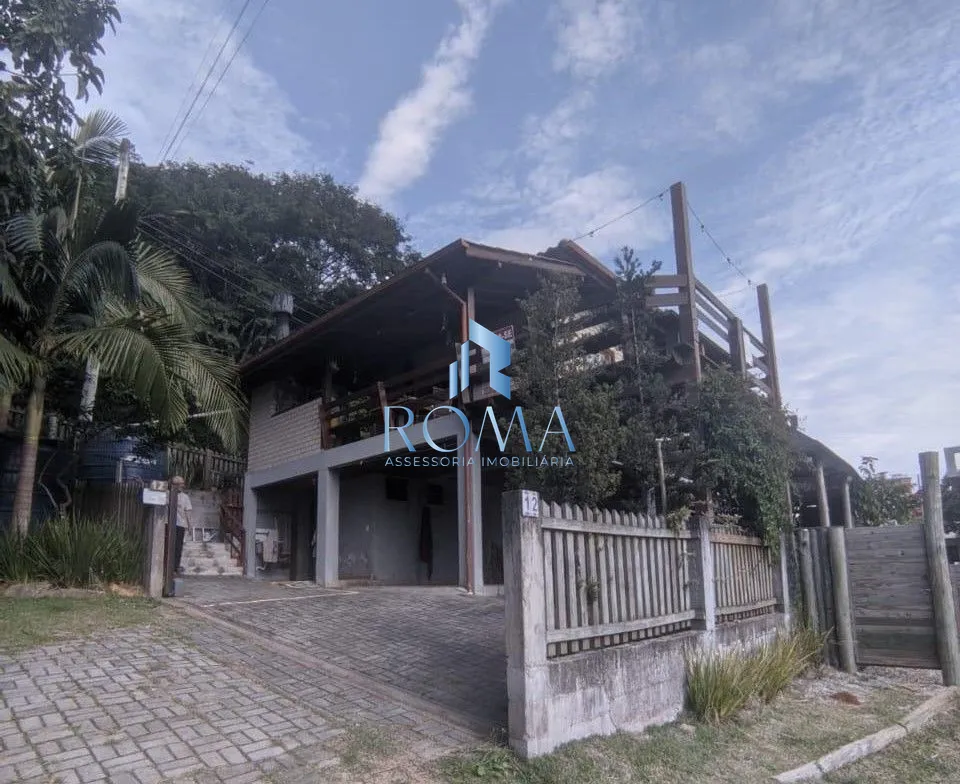 Casa, 6 quartos, 179 m² - Foto 1