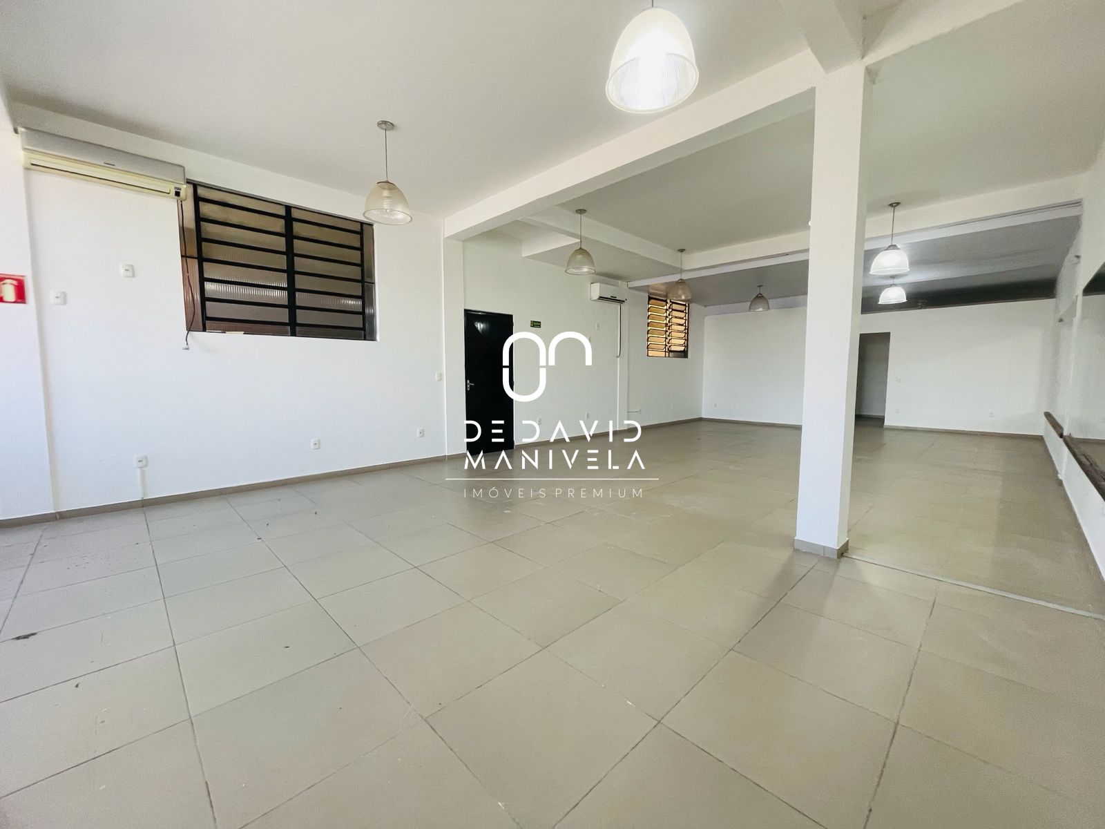 Sala comercial para locação, em frente ao condomínio bauhaus