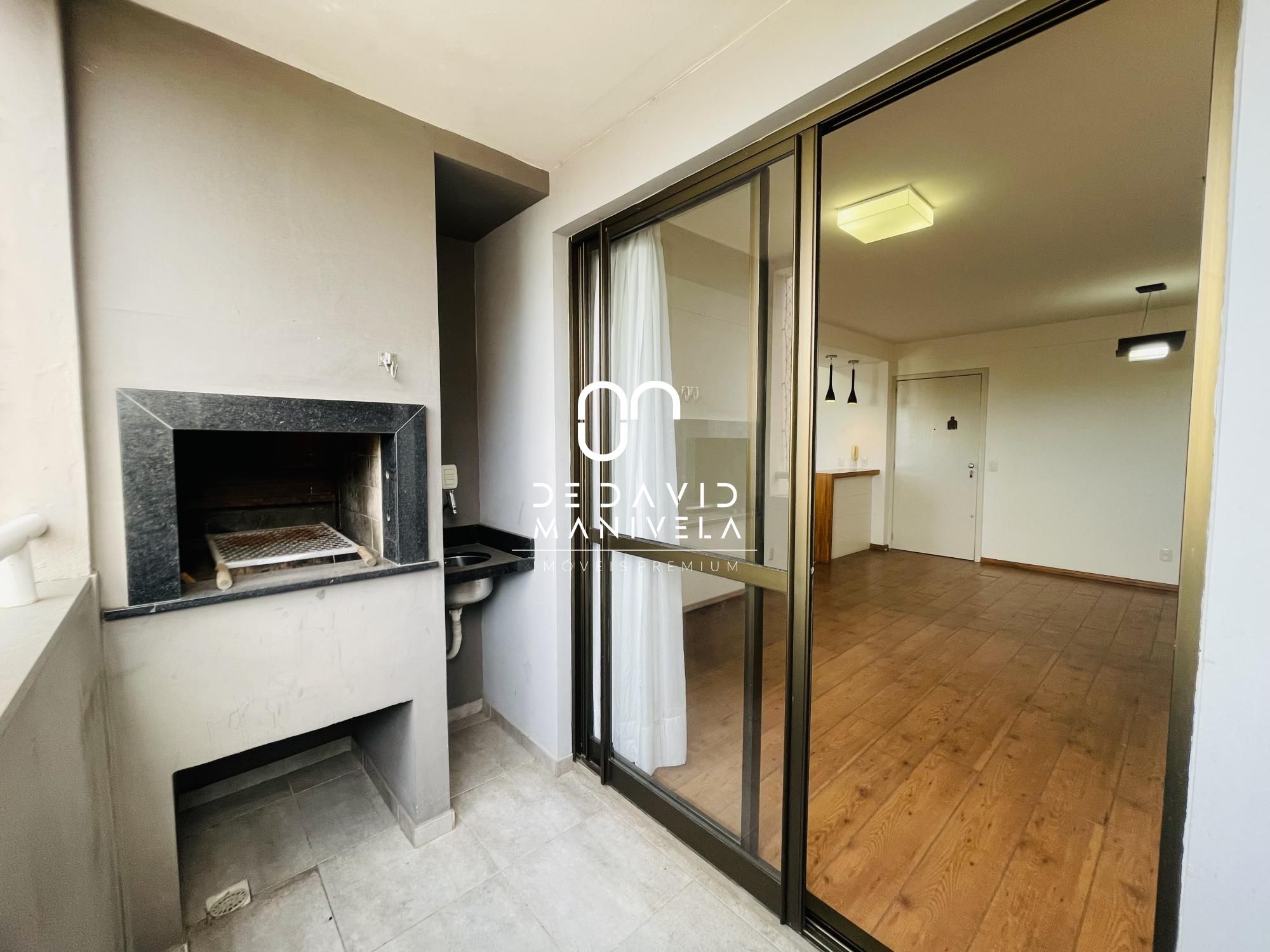 Apartamento à venda semimobiliado, condomínio com piscina