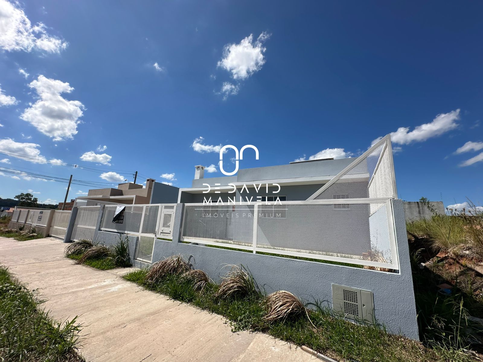 Casa nova em condominio, lareira, espaço gourmet, porcelanat
