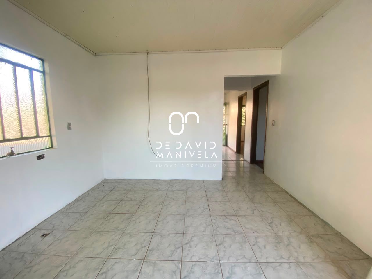Casa no bairro tancredo neves, com 2 dormitórios, 1 vaga de 