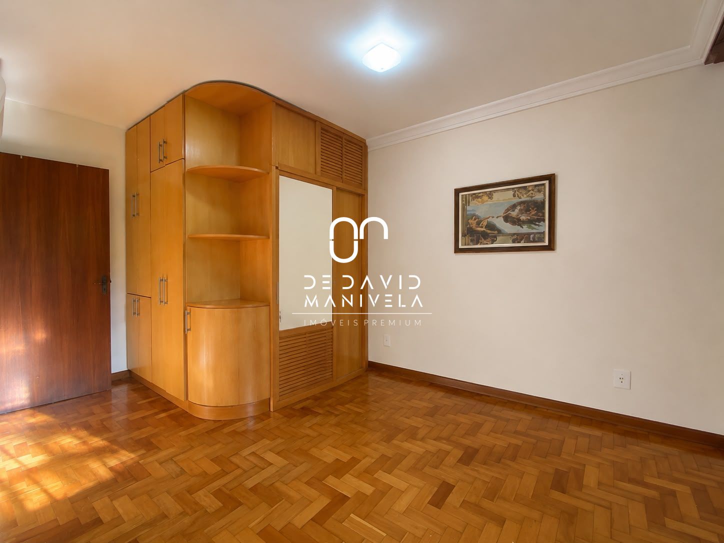 Casa com 4 dormitórios, 2 suítes, 2 vagas de garagem