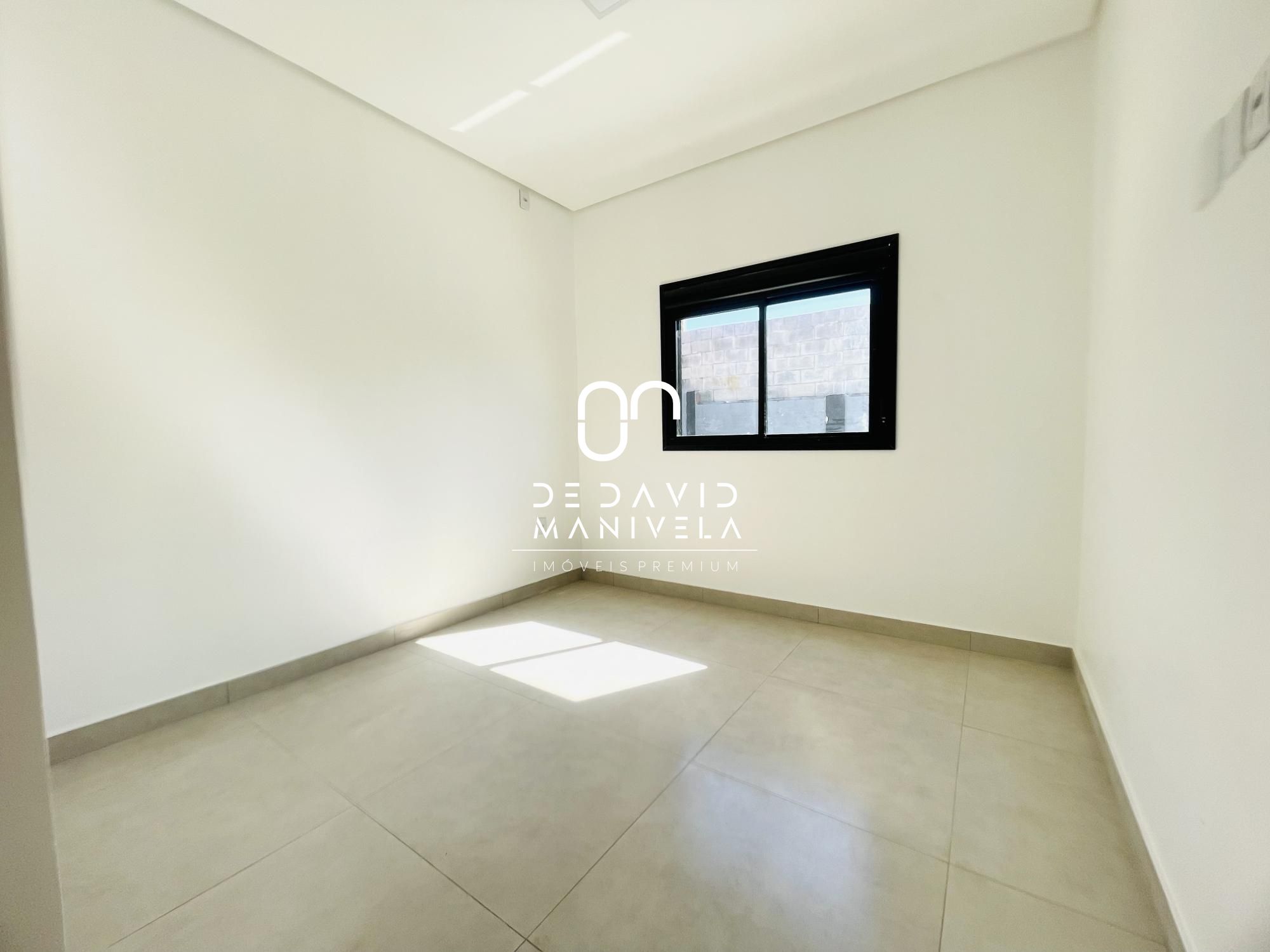 Casa Residencial de 3 dorm. com Piscina e Churrasqueira no Res. Alberto Schons,
