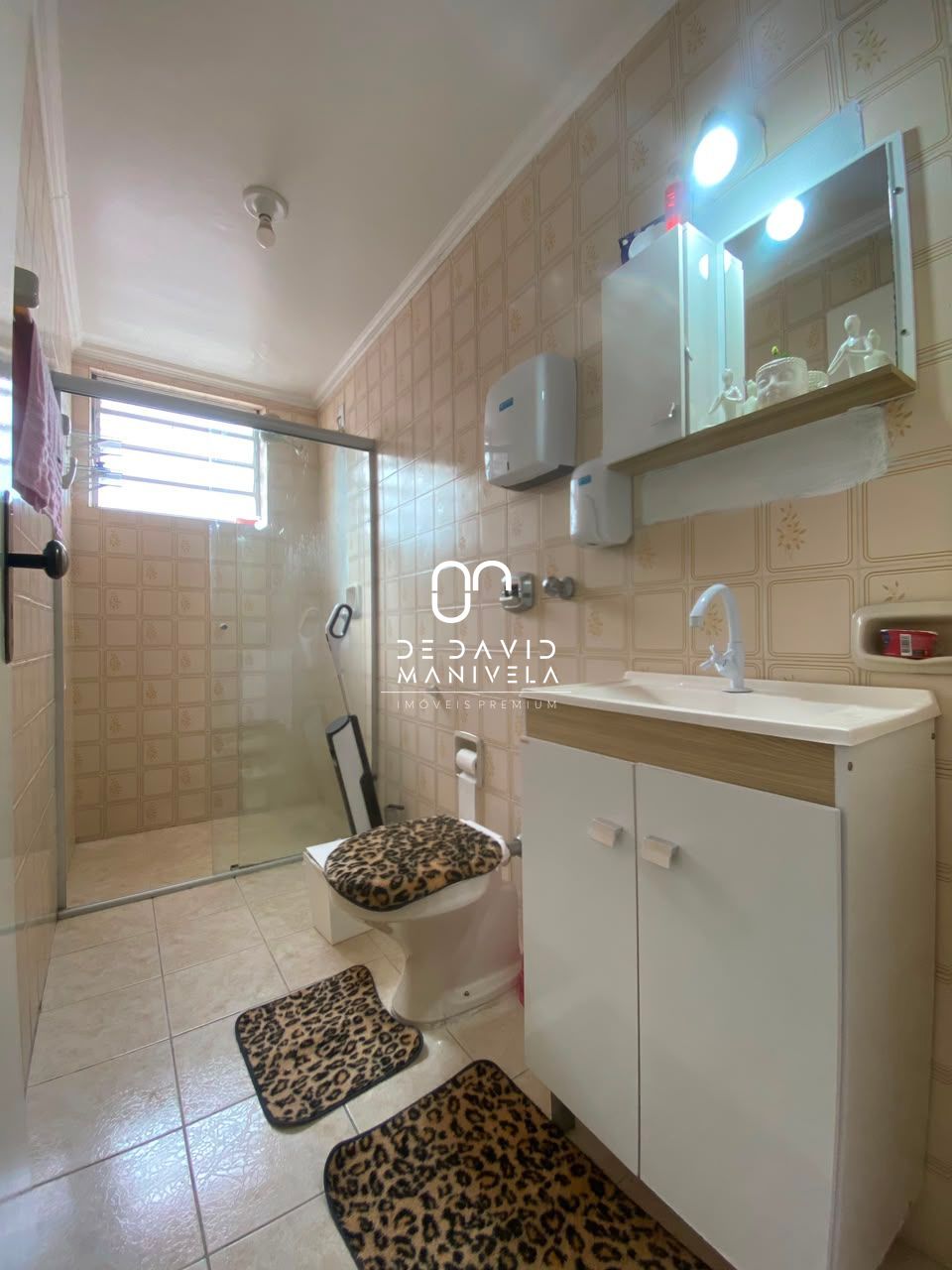 Apartamento com 4 dormitórios no bairro centro