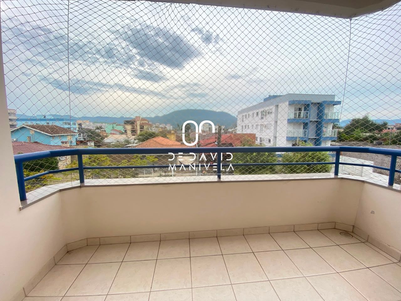 Apartamento com 2 dormitórios e 1 vaga de garagem no bairro 