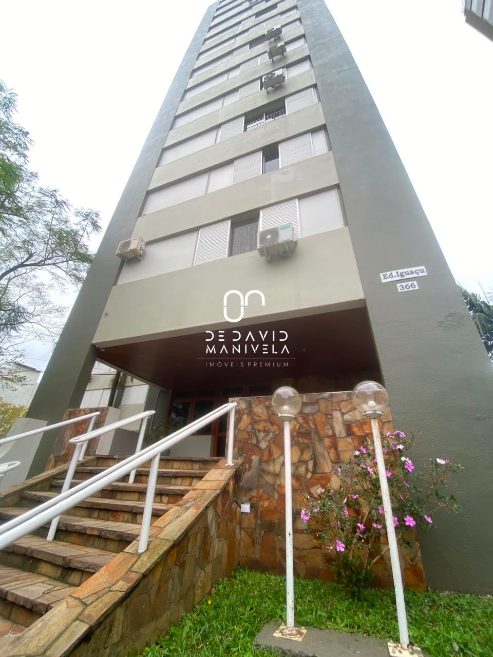 Apartamento semimobiliado,  Com 3 Dormitórios mais 1 vaga de garagem