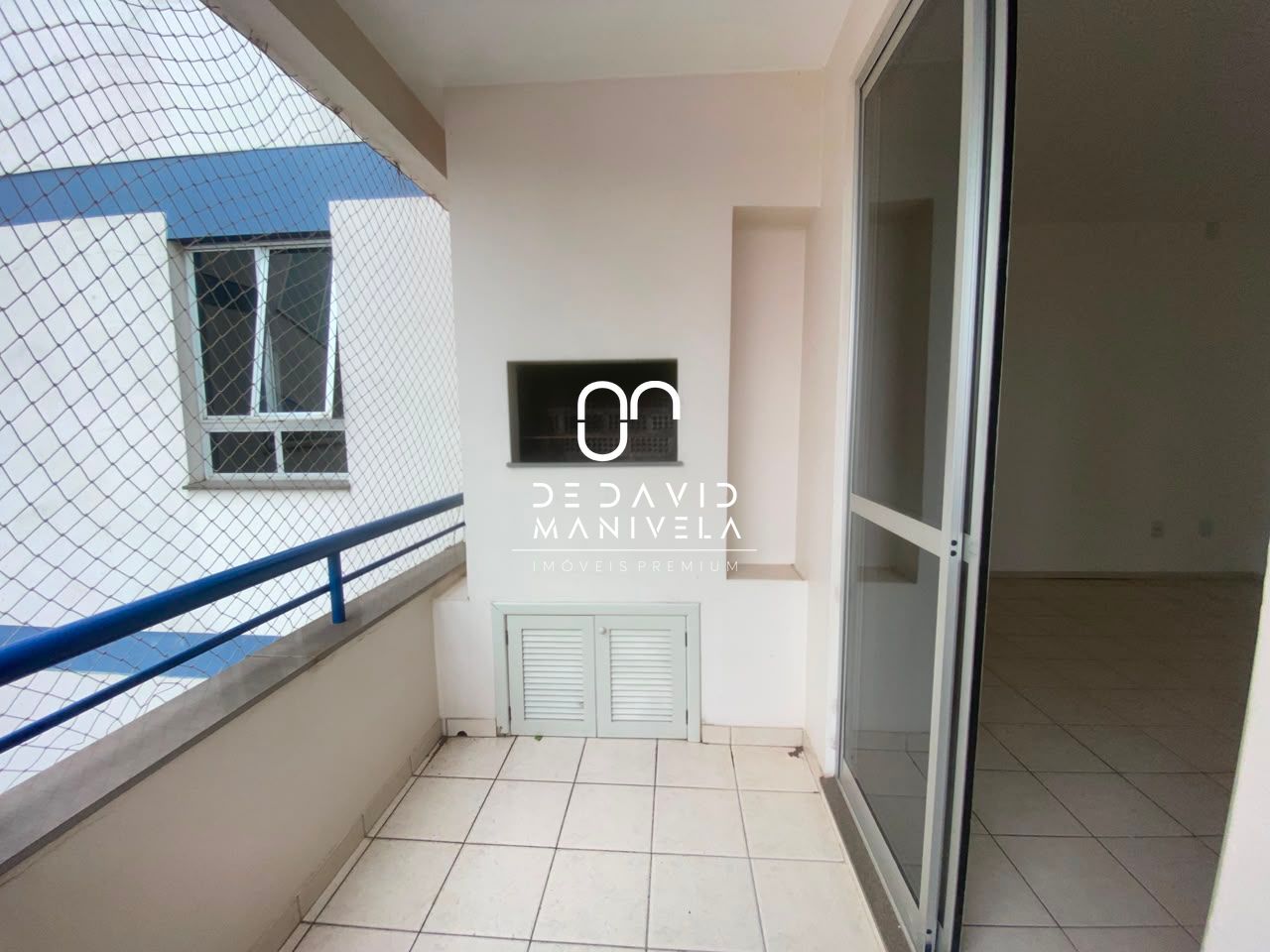 Apartamento com 2 dormitórios e 1 vaga de garagem no bairro 