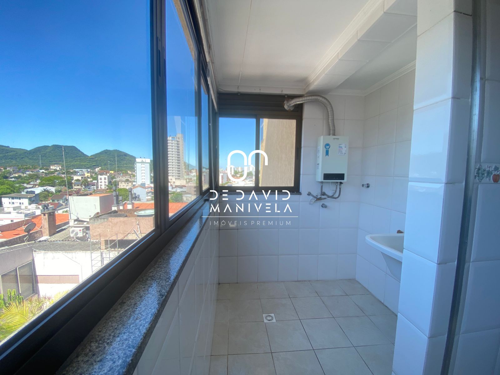 Apartamento no bairro centro com 2 dormitórios mais vaga de 