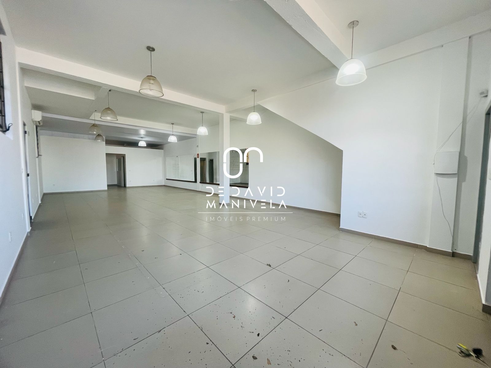 Sala comercial para locação, em frente ao condomínio bauhaus