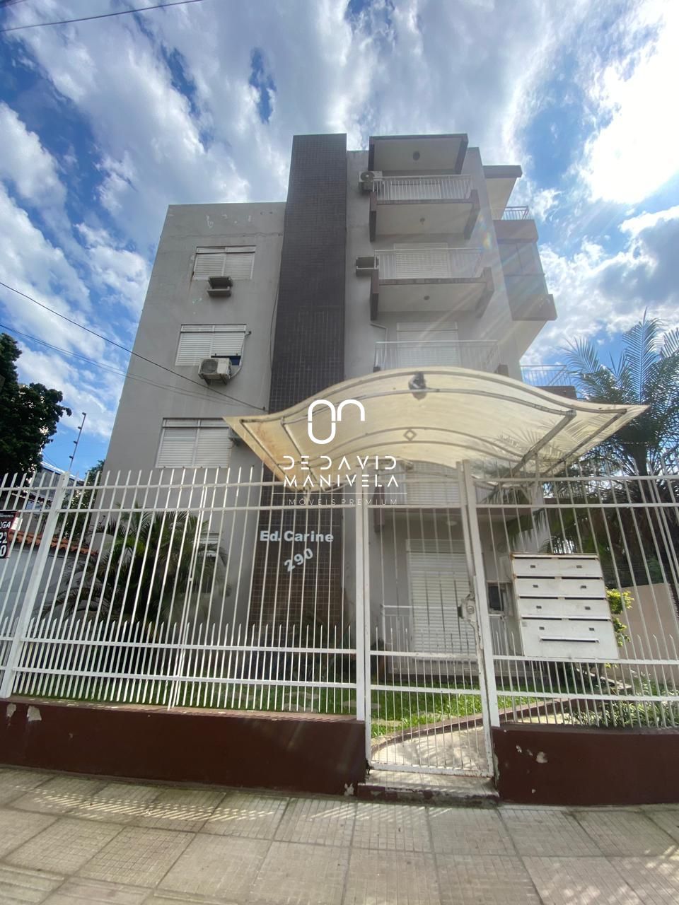 Apartamento desocupado, com 2 dormitórios e 1 vaga de garagem