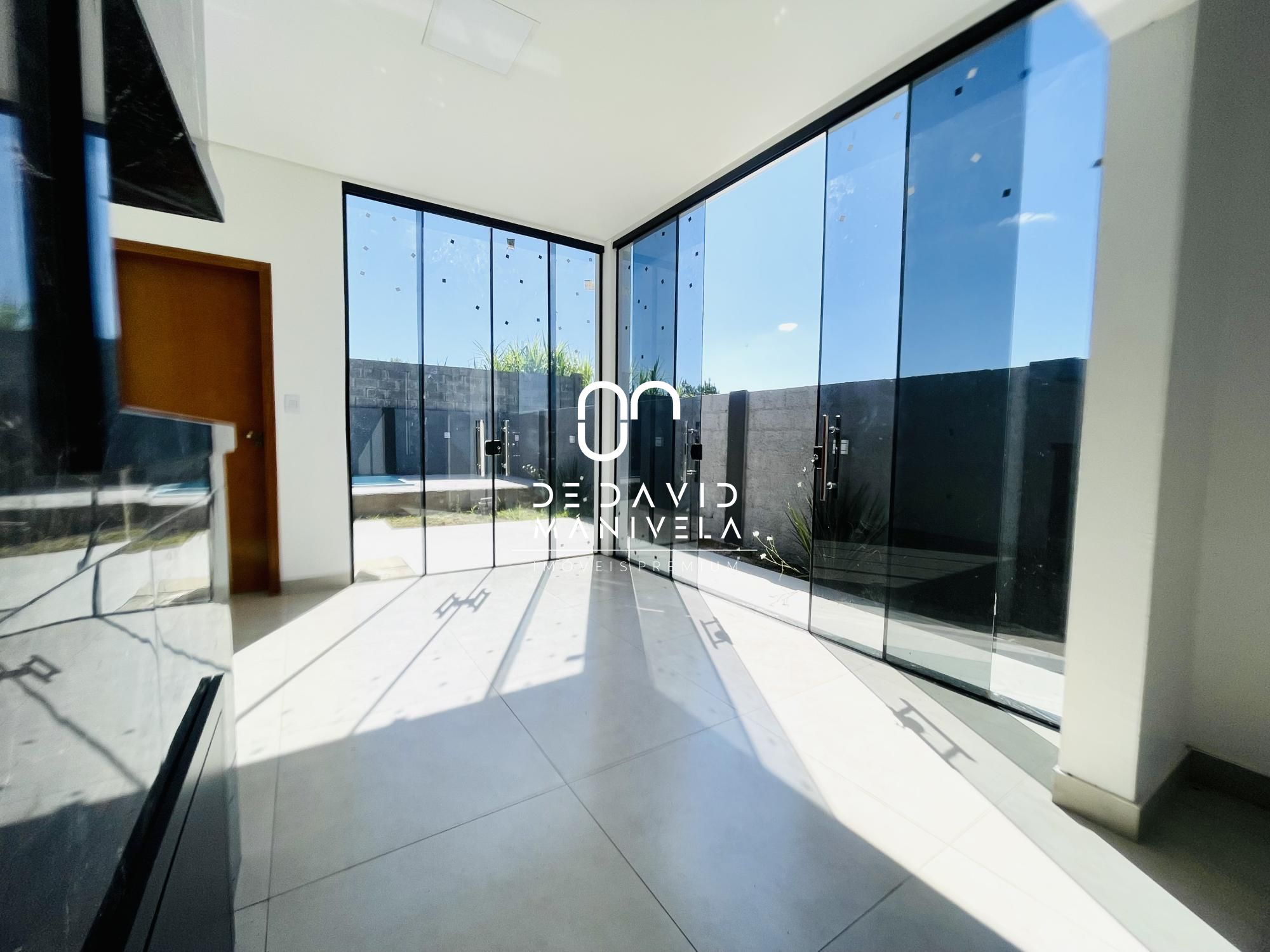 Casa Residencial de 3 dorm. com Piscina e Churrasqueira no Res. Alberto Schons,