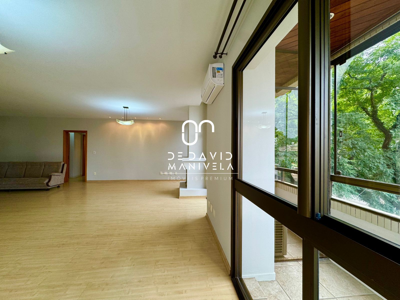 Apartamento semimobiliado, com 3 dormitórios, com 2 vagas de