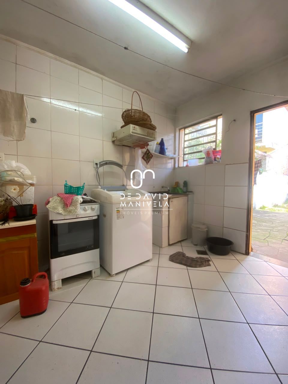 Casa com 4 dormitórios, 2 suítes, 2 vagas de garagem
