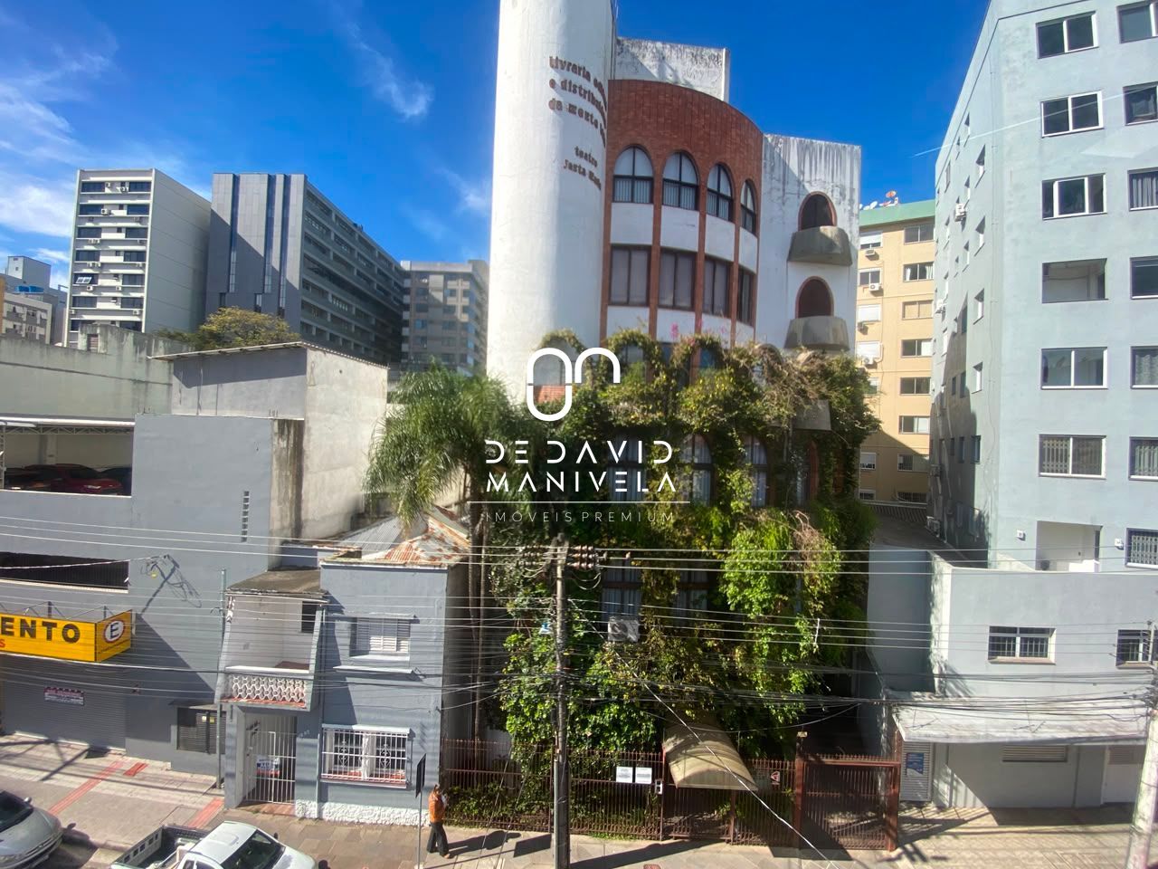 Apartamento semimobiliado com 2 dormitórios localizado no ba