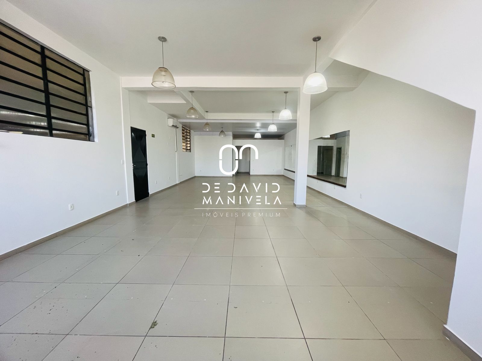 Sala comercial para locação, em frente ao condomínio bauhaus