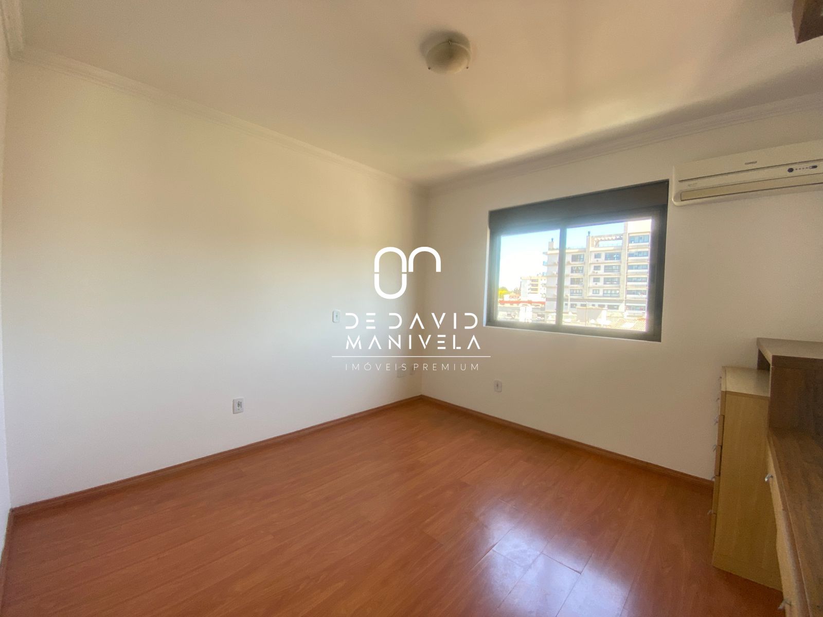 Apartamento no bairro centro com 2 dormitórios mais vaga de 