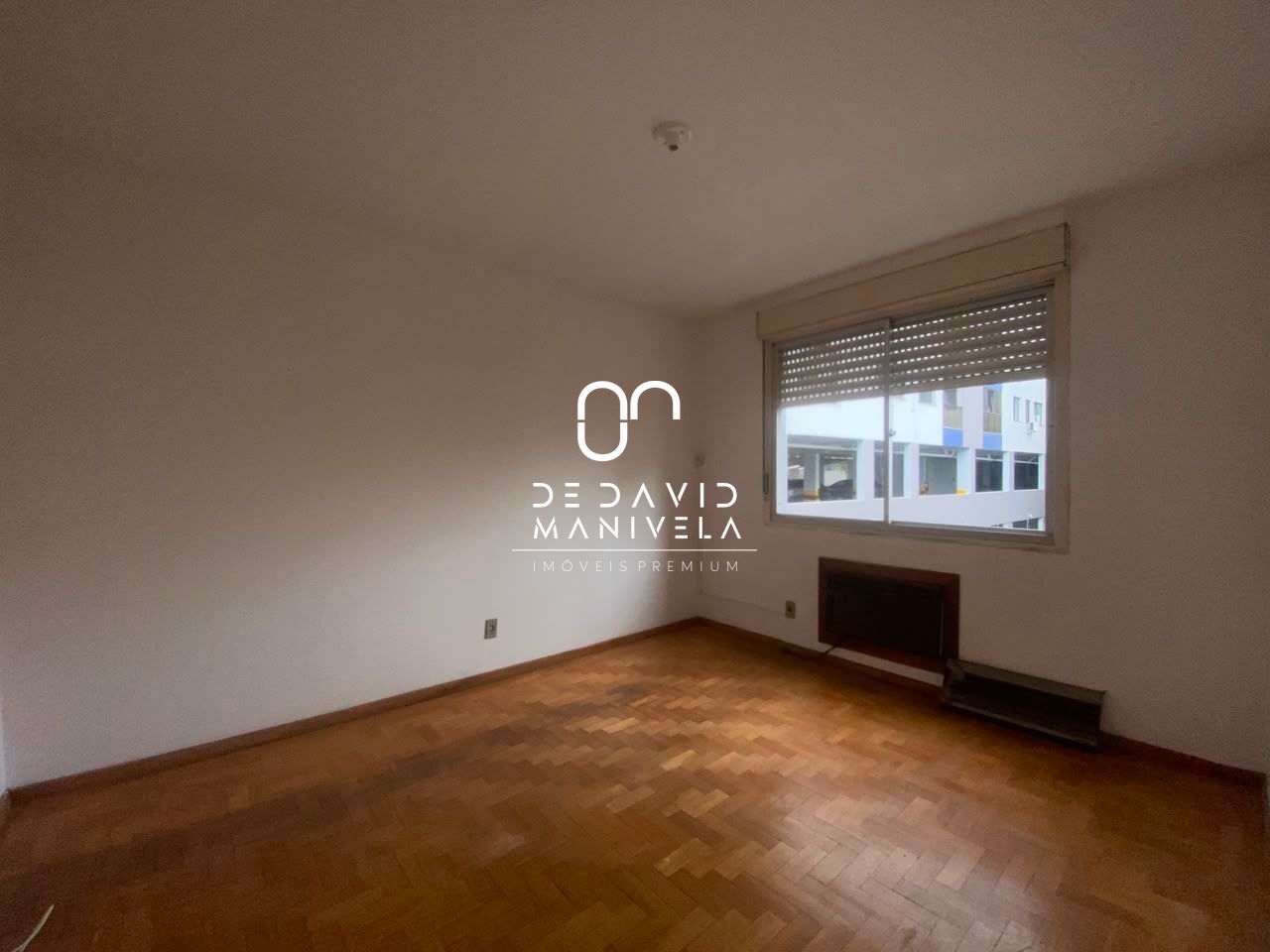 Apartamento semimobiliado com 2 dormitórios