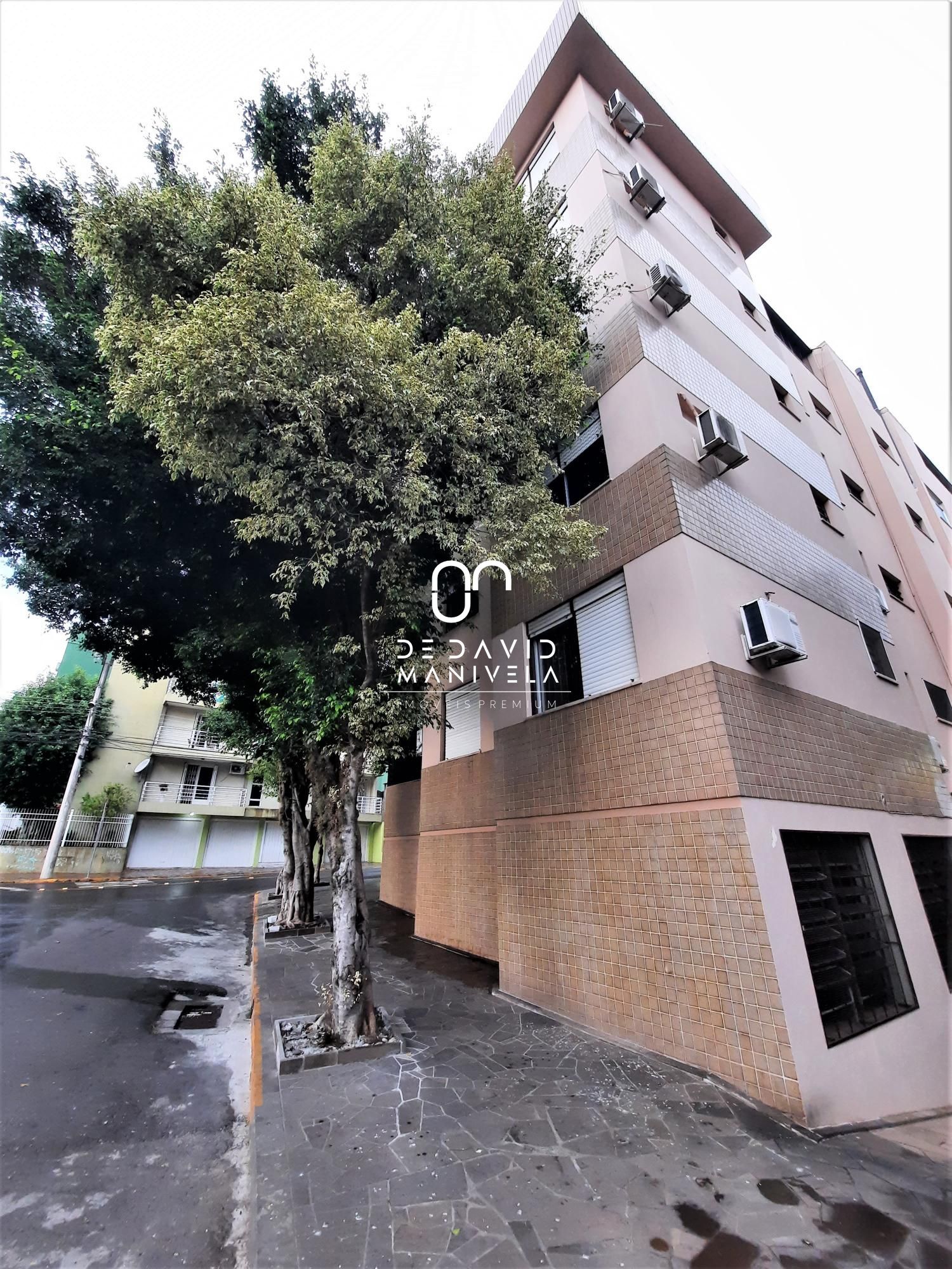 Duplex com 4 dormitórios a 250 metros do Clube dores
