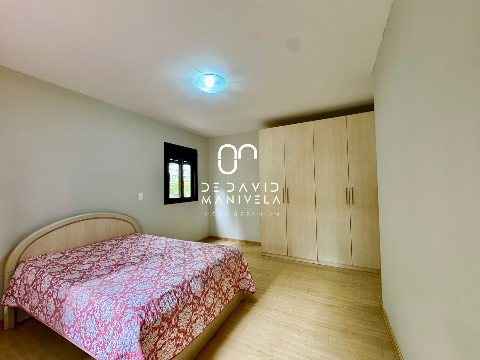 Apartamento semimobiliado, com 3 dormitórios, com 2 vagas de