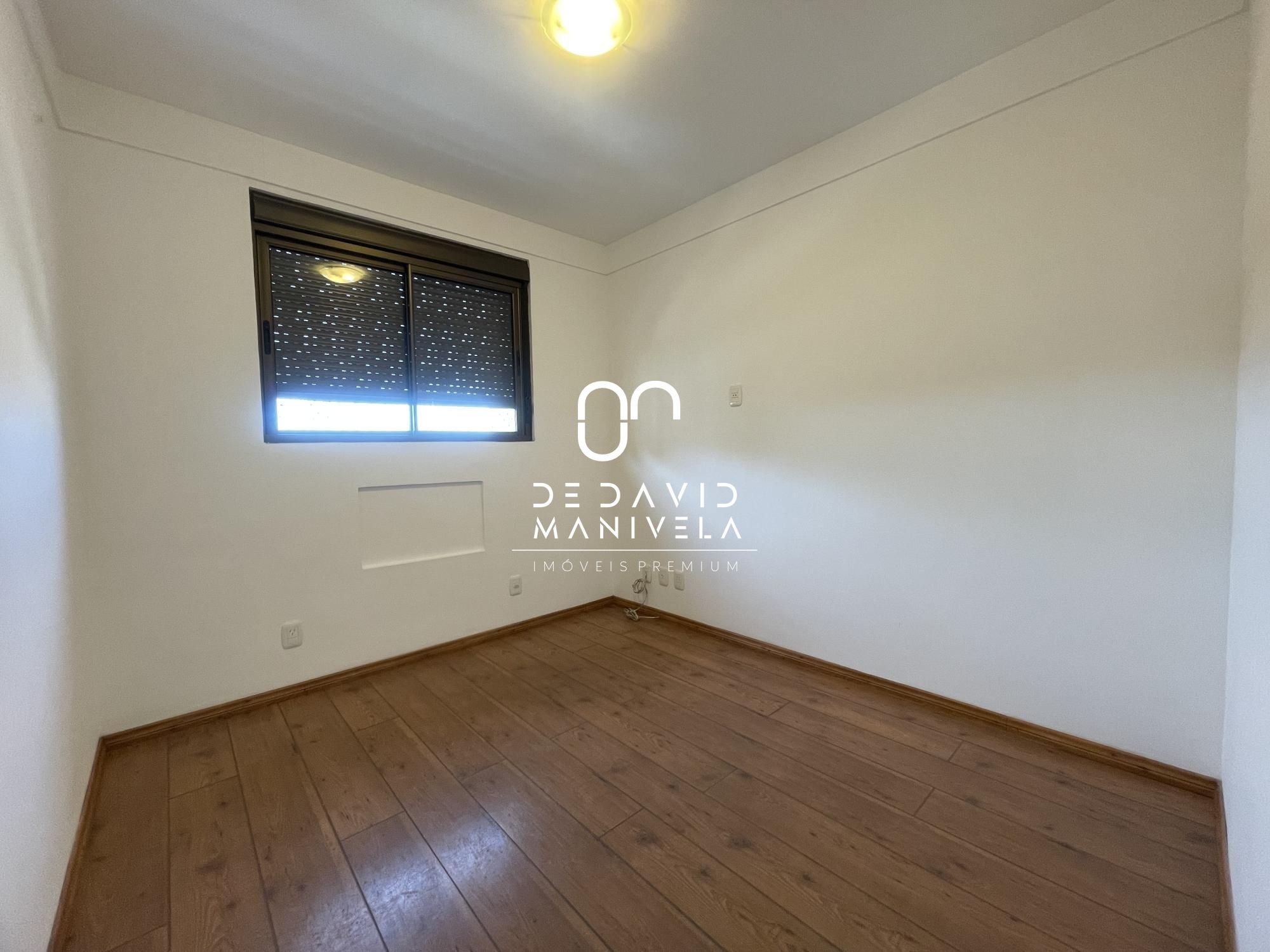 Apartamento à venda semimobiliado, condomínio com piscina