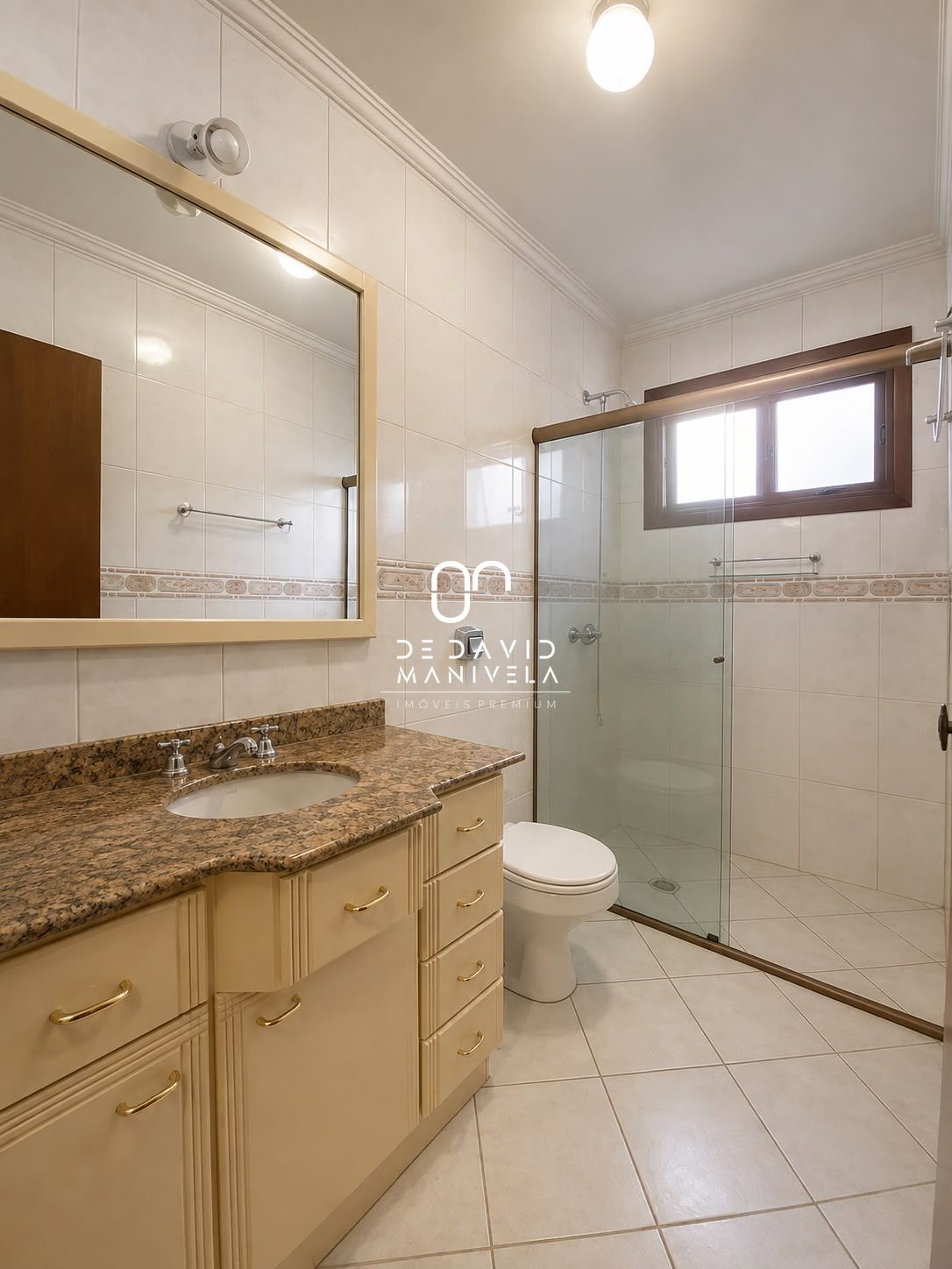 Casa com 4 dormitórios, 2 suítes, 2 vagas de garagem