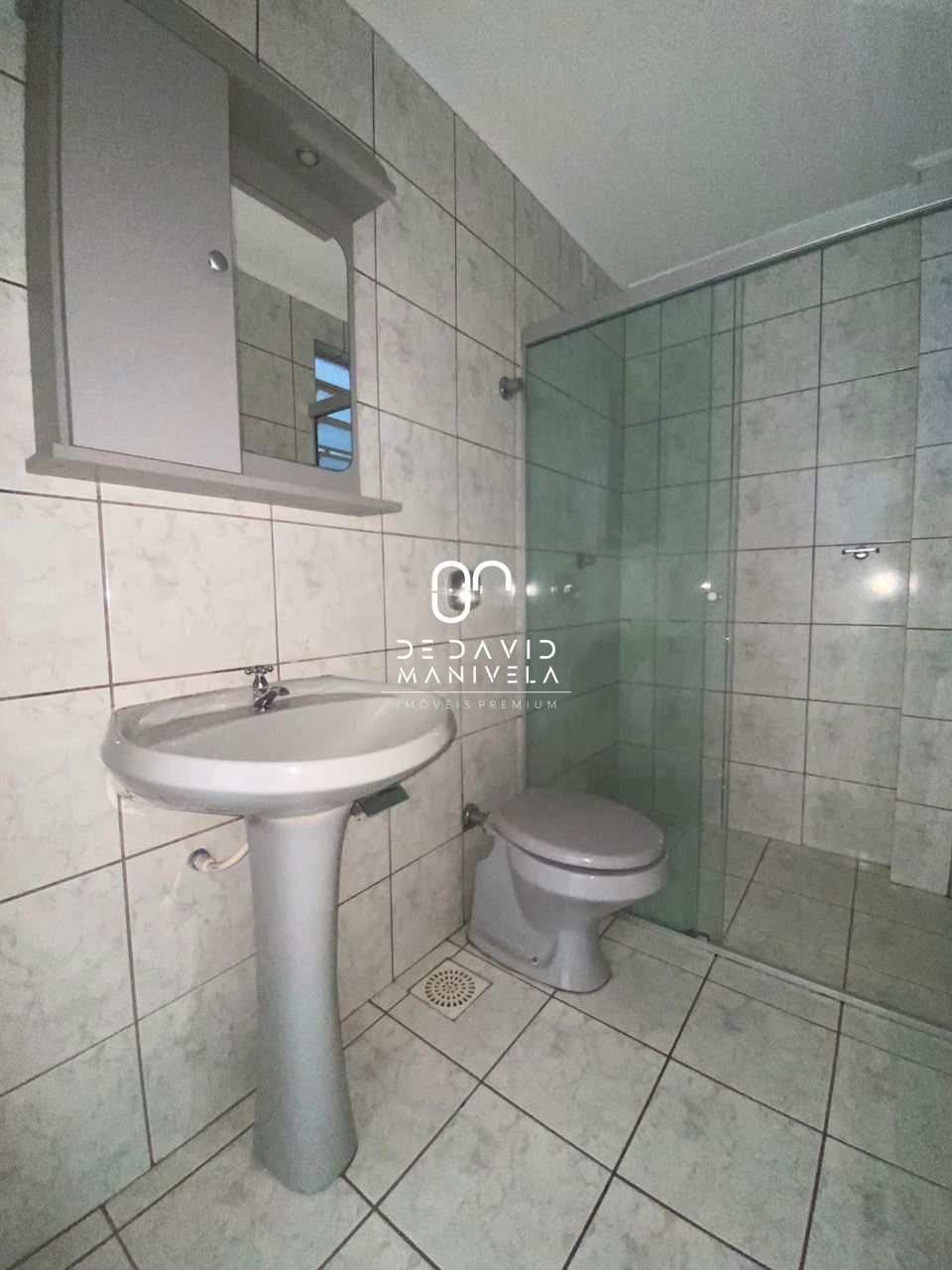 Apartamento com 2 dormitórios e 1 vaga de garagem no bairro 