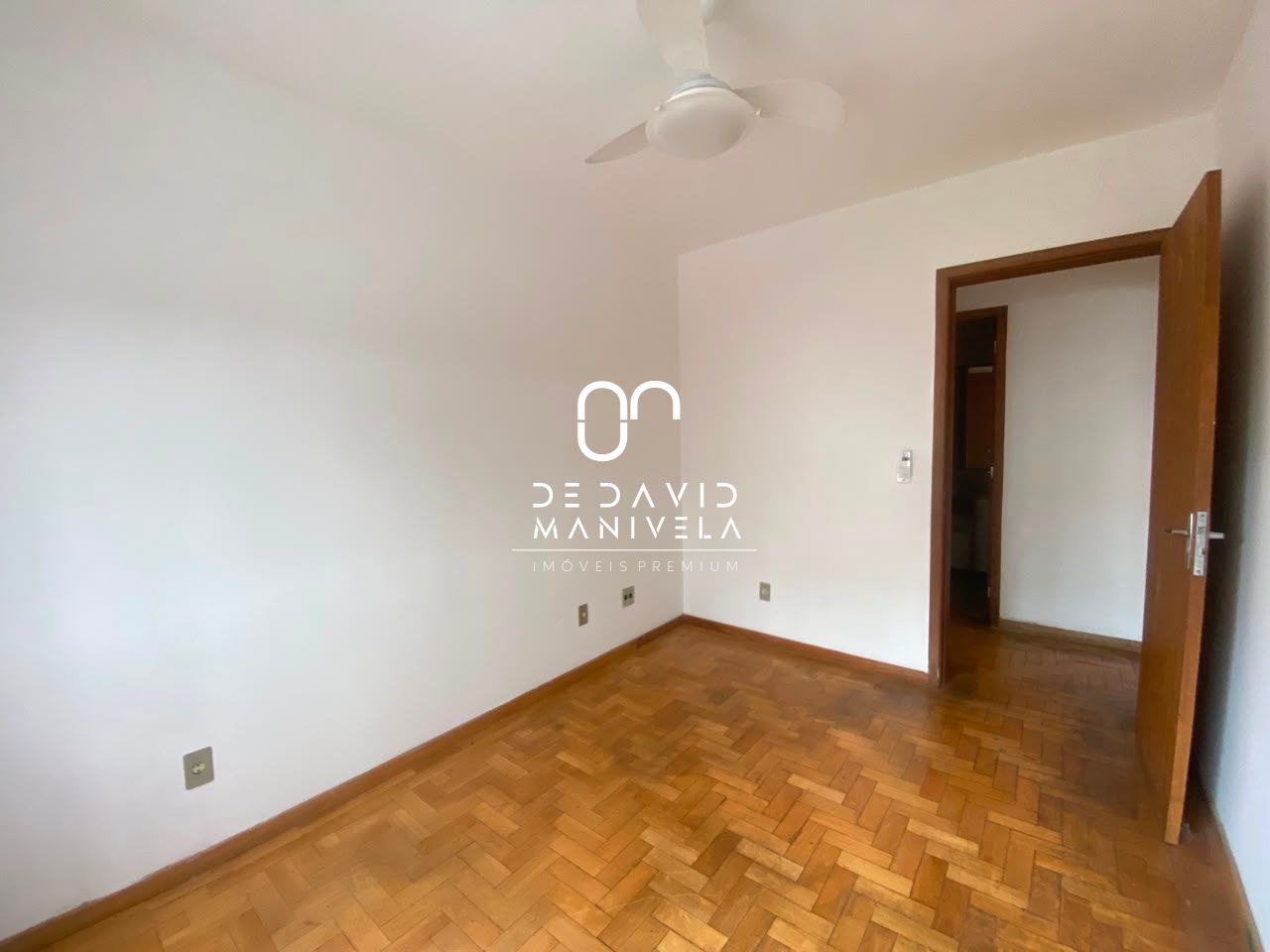 Apartamento semimobiliado com 2 dormitórios