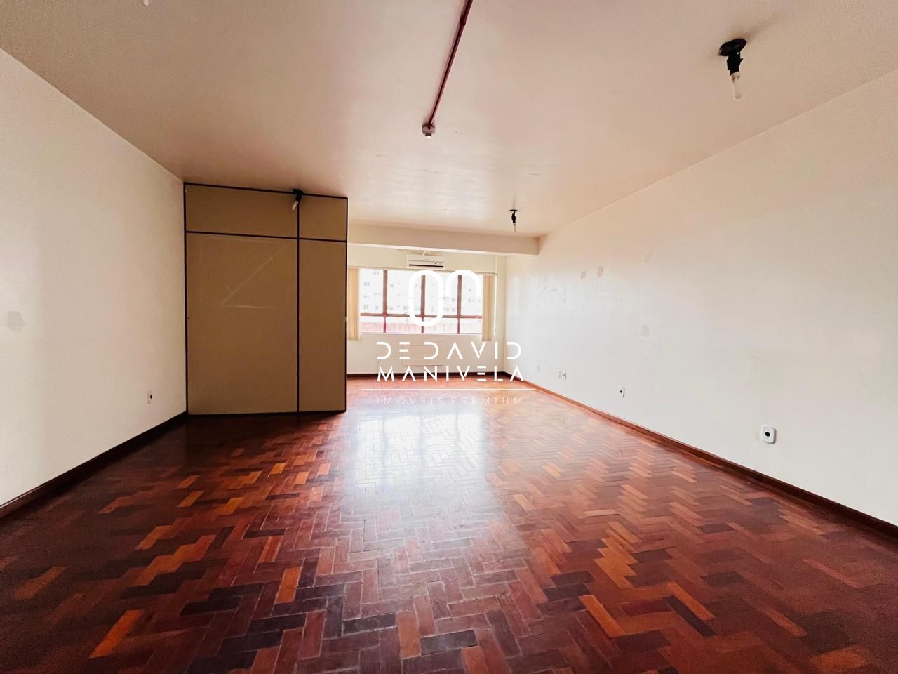 Sala comercial para alugar  no Centro - Santa Maria, RS. Imveis