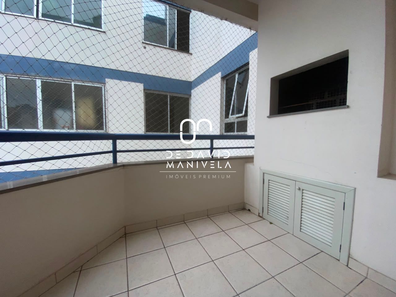 Apartamento com 2 dormitórios e 1 vaga de garagem no bairro 