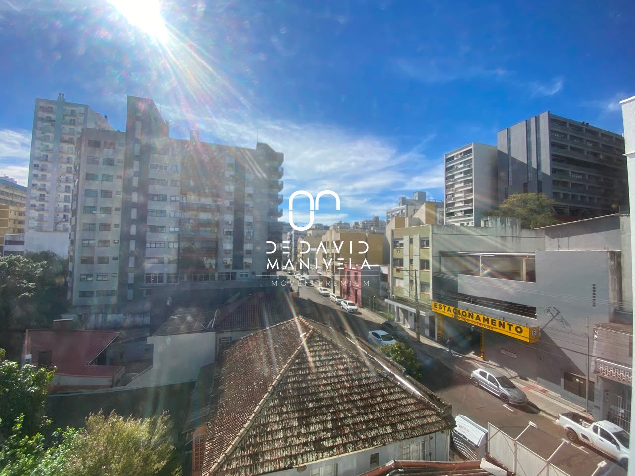 Apartamento semimobiliado com 2 dormitórios localizado no ba