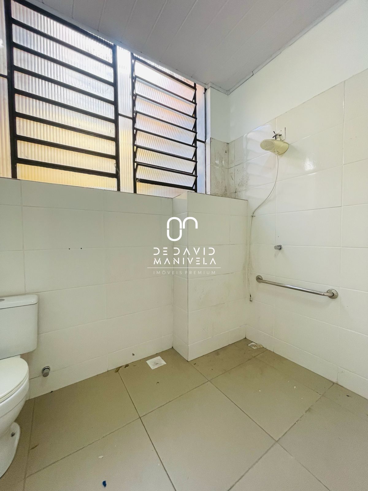 Sala comercial para locação, em frente ao condomínio bauhaus