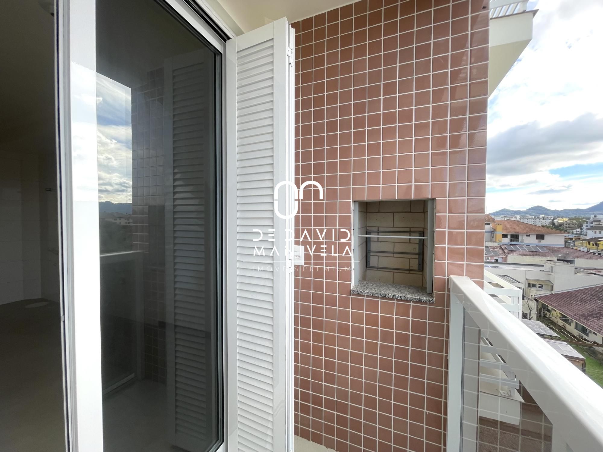 Apartamento novo em camobi, 1 suíte, sacada com churrasqueir