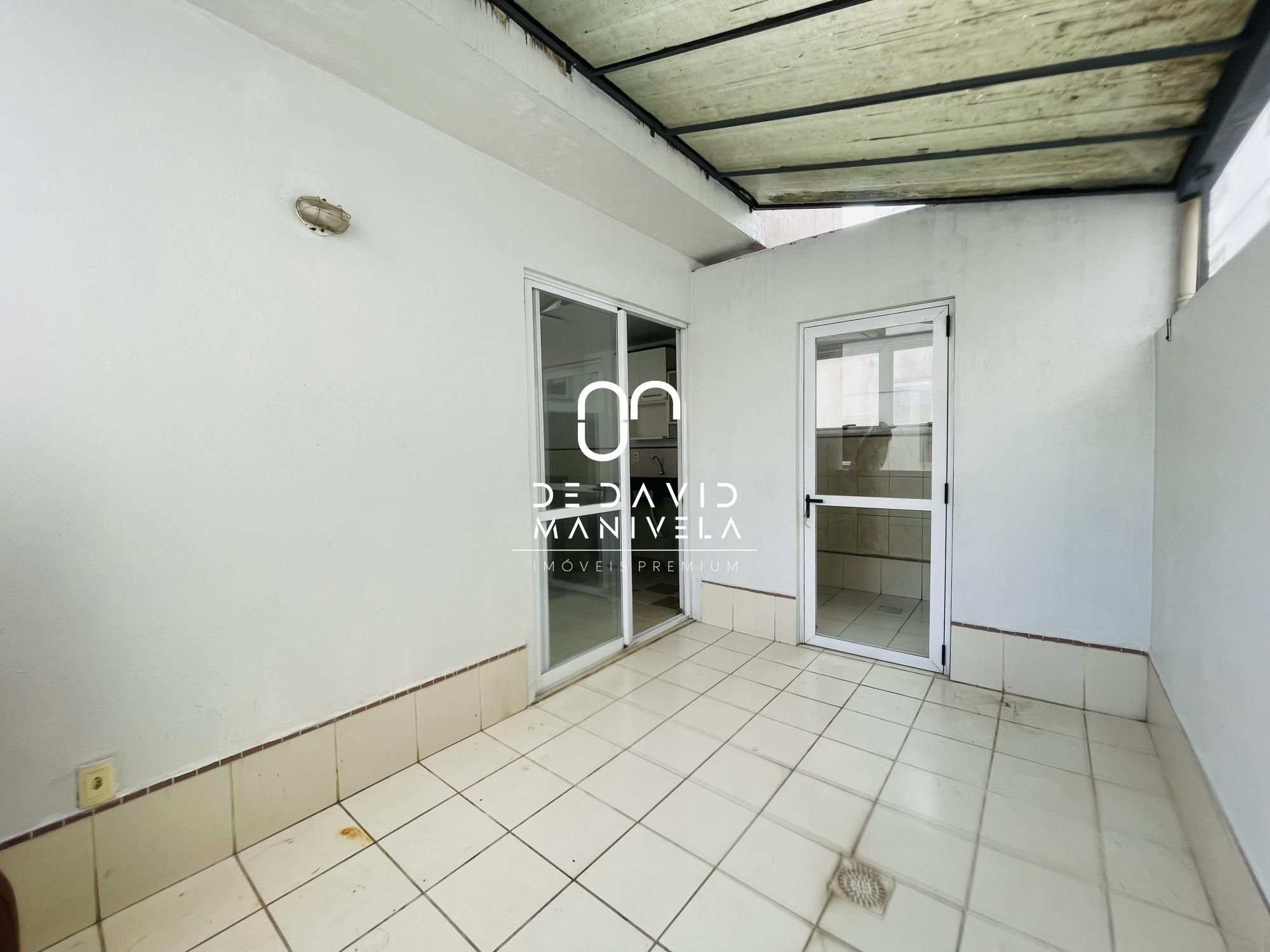 Apartamento com 2 Dormitórios à venda, 53 m² por R$ 210.000,00 Apartamento com 2 Dormitórios à venda, 53 m² por R$ 210.000,00