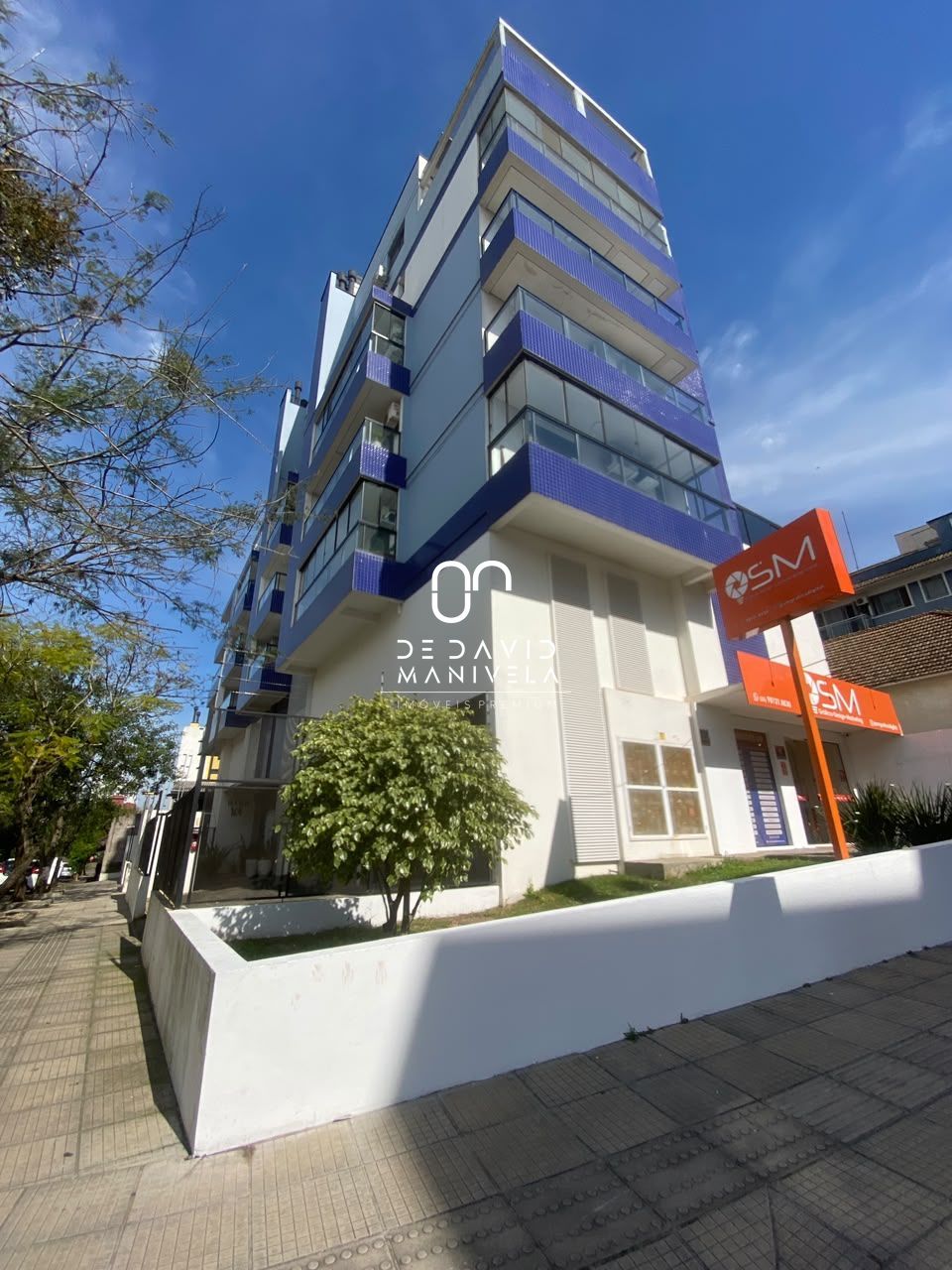 Apartamento semimobiliado com 2 domrtórios 1 vaga de garagem