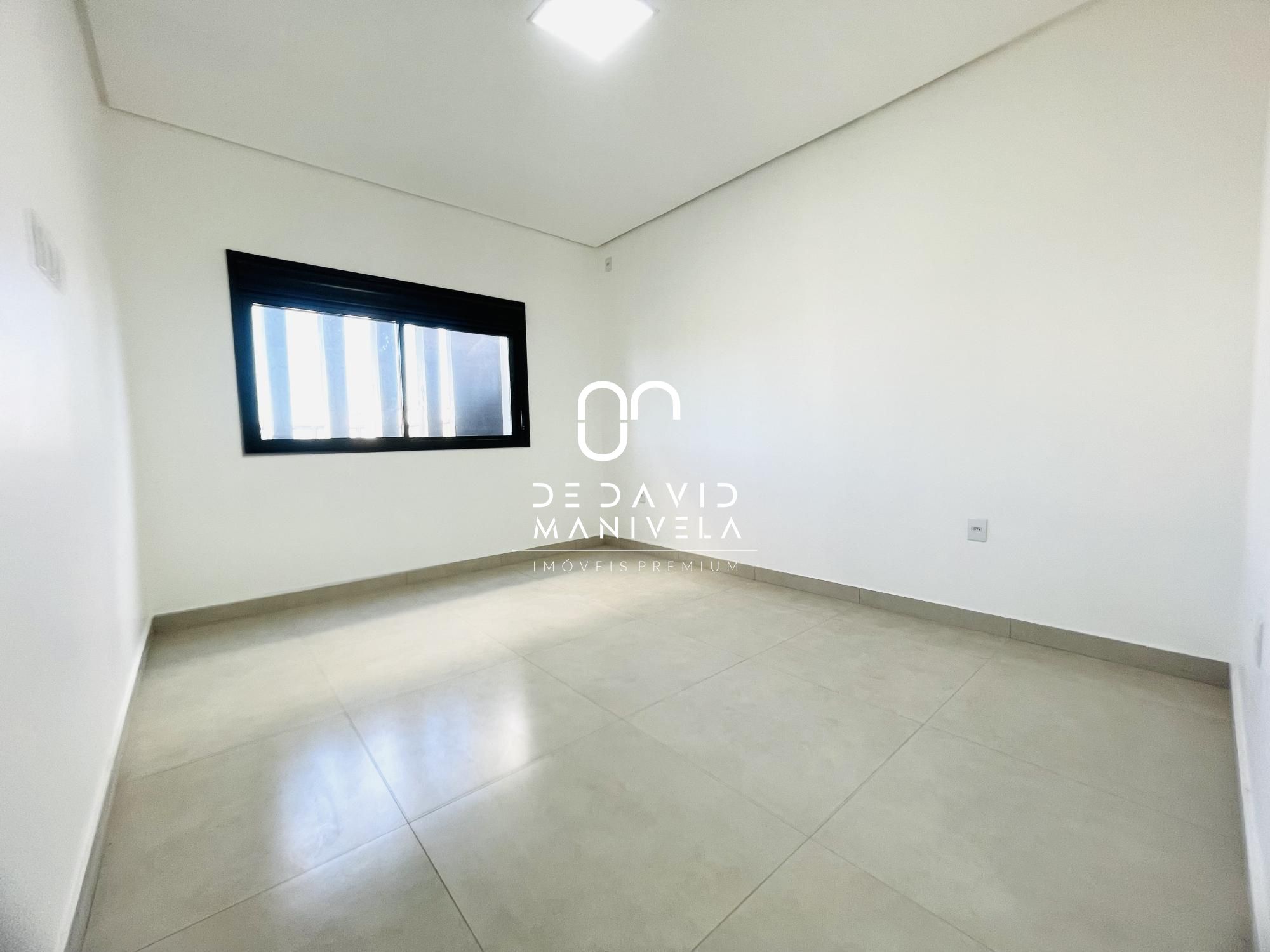 Casa Residencial de 3 dorm. com Piscina e Churrasqueira no Res. Alberto Schons,