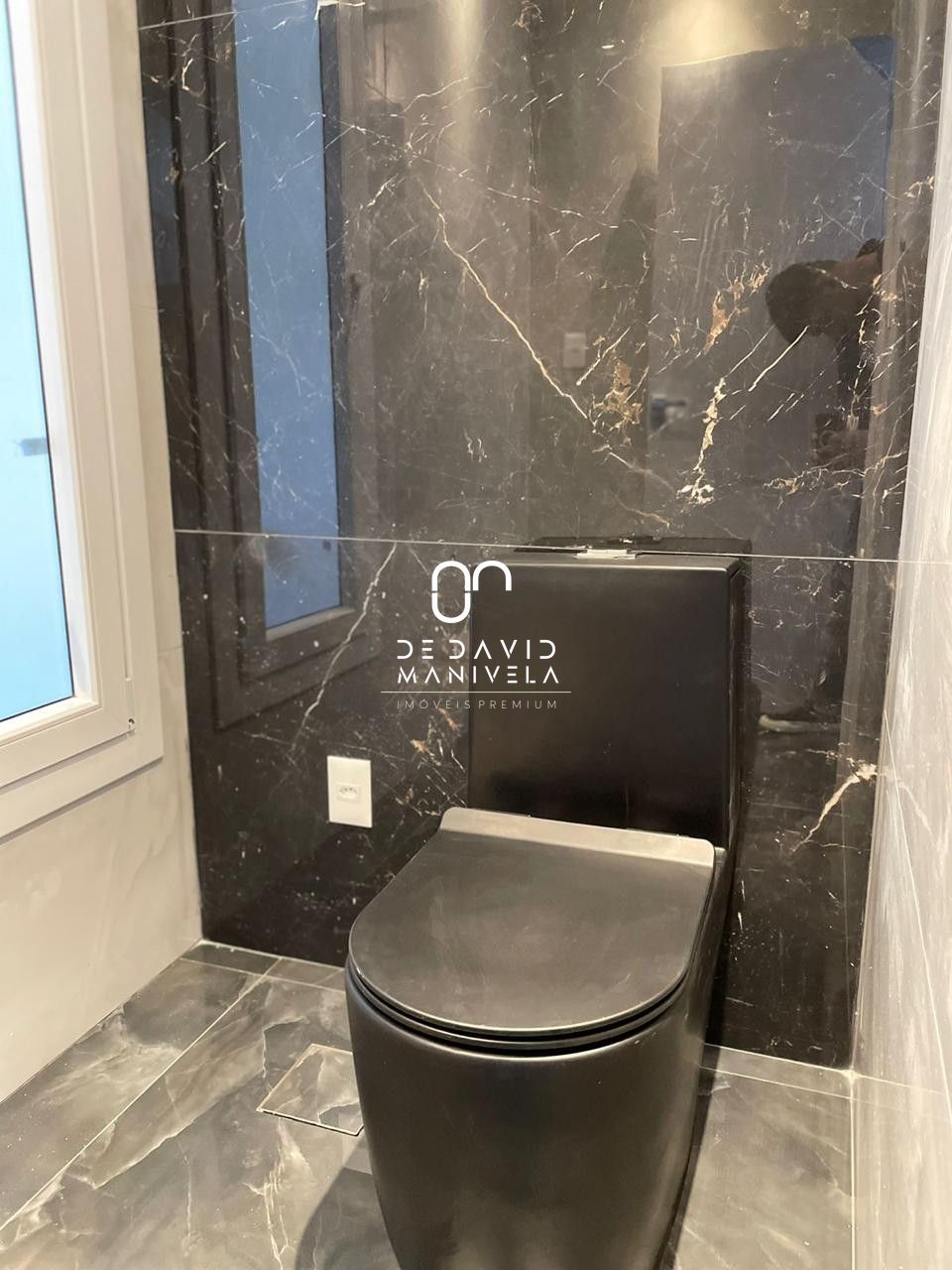 Apartamento de luxo com 03 suítes no bairro km3