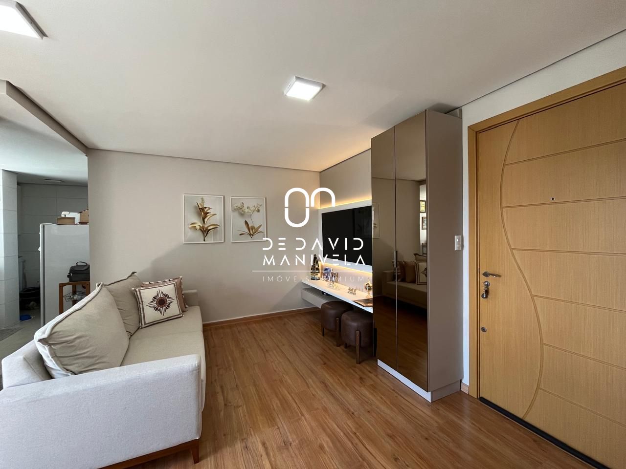 Apartamento com 2 Dormitórios à venda, 61 m² por R$ 420.000,00 Apartamento com 2 Dormitórios à venda, 61 m² por R$ 420.000,00