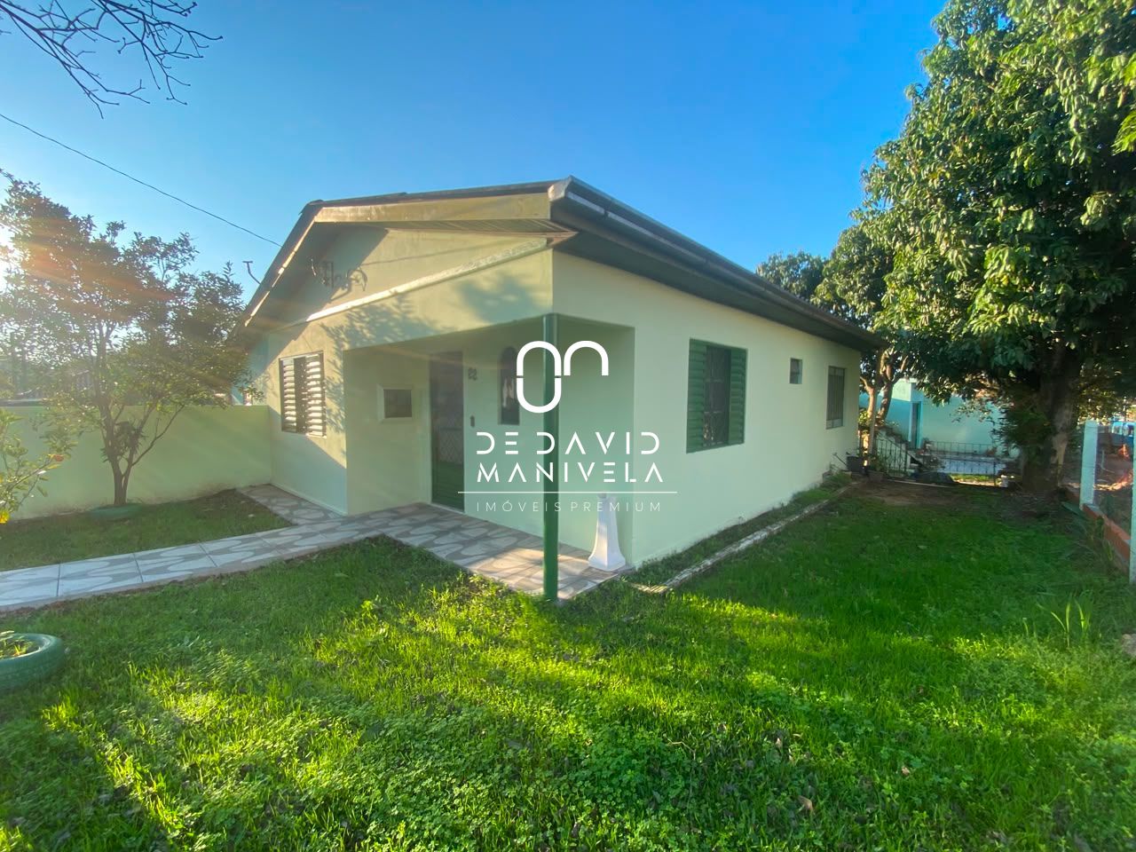 Casa no bairro tancredo neves, com 2 dormitórios, 1 vaga de 