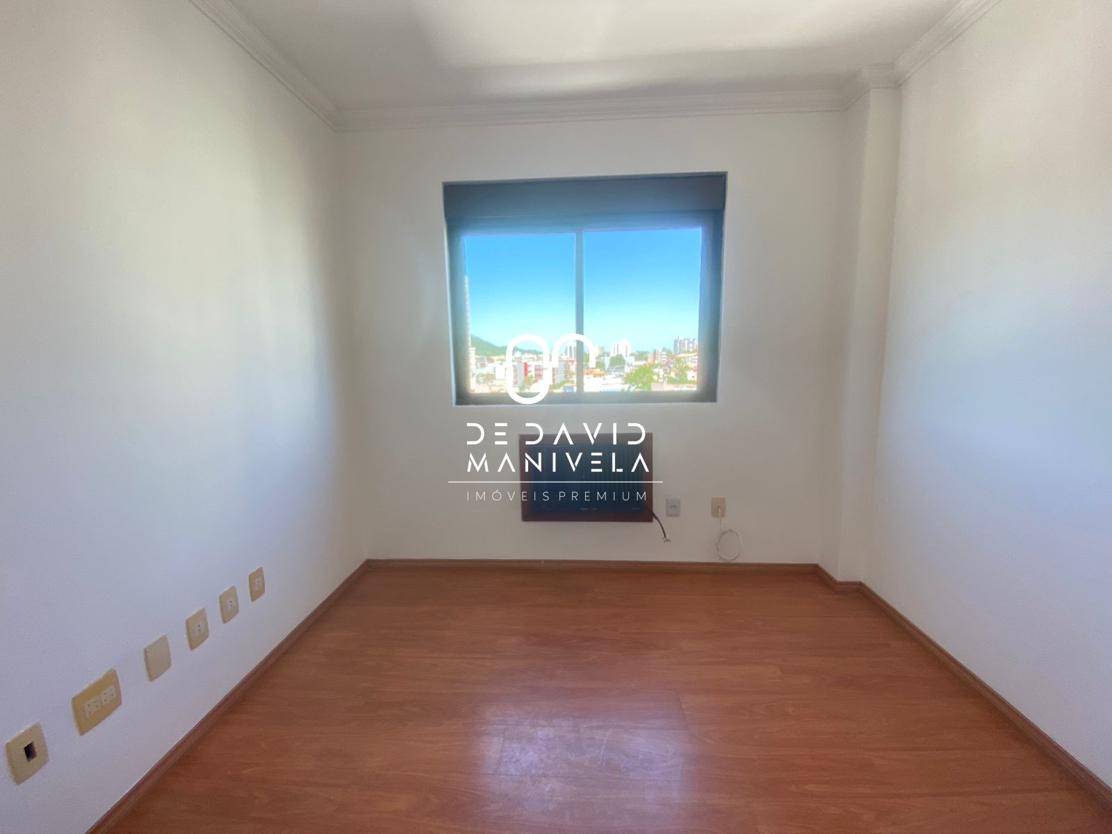 Apartamento no bairro centro com 2 dormitórios mais vaga de 