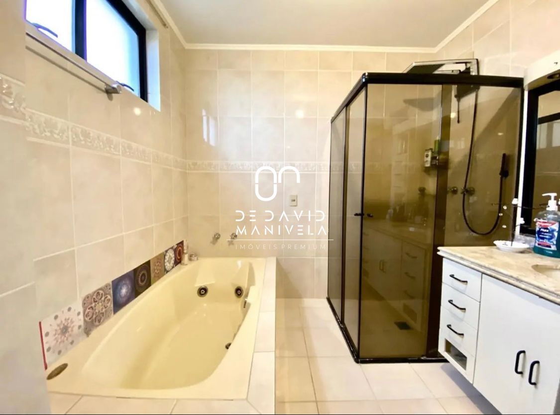 Belíssimo apartamento alto padrão, localizado em andar alto,