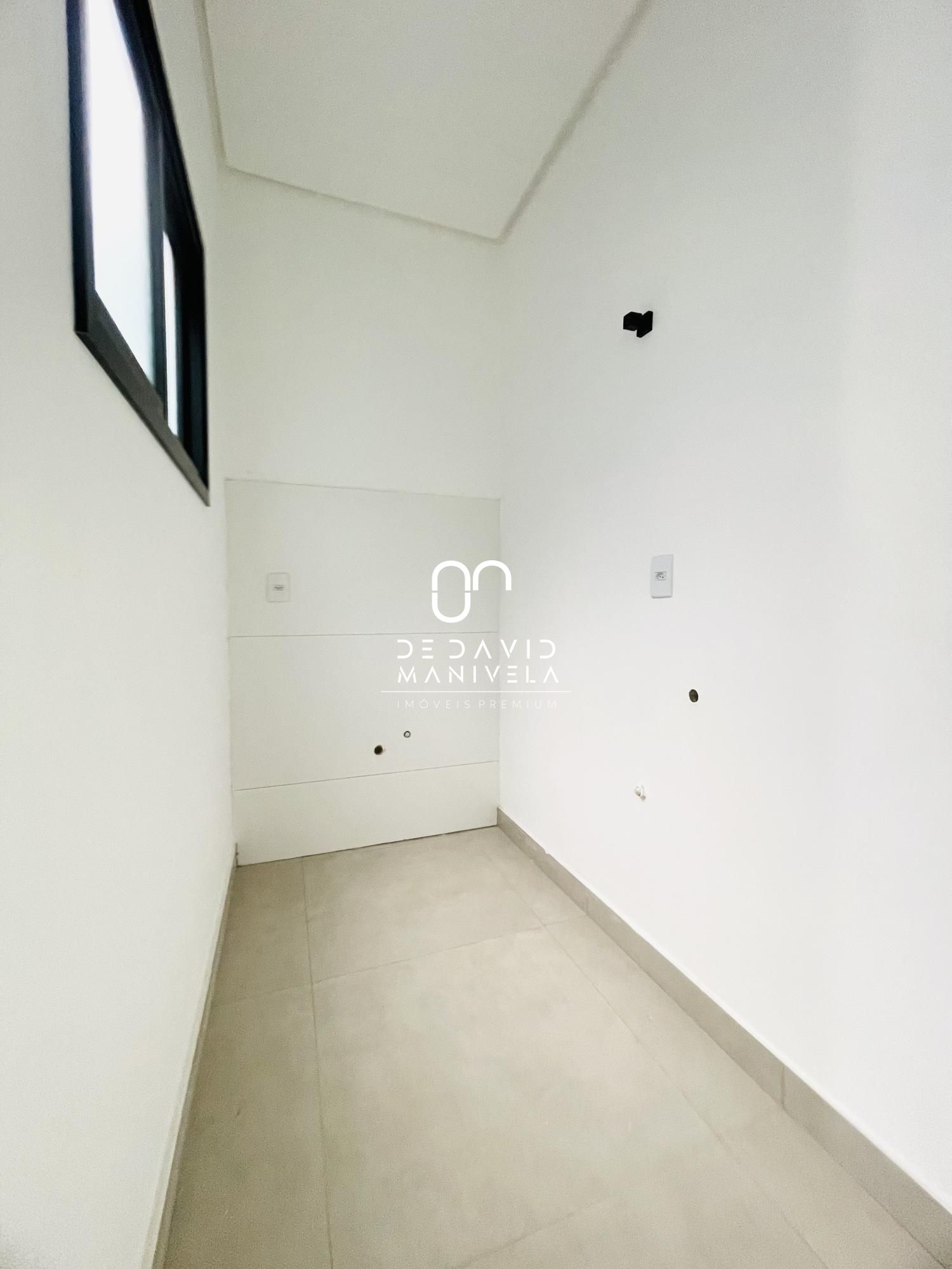 Casa Residencial de 3 dorm. com Piscina e Churrasqueira no Res. Alberto Schons,