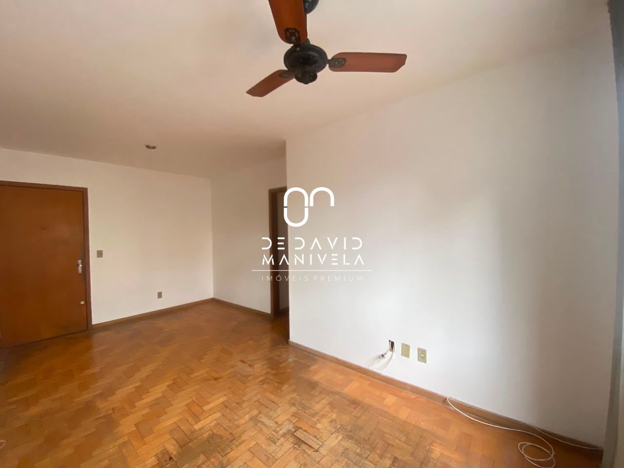 Apartamento semimobiliado com 2 dormitórios