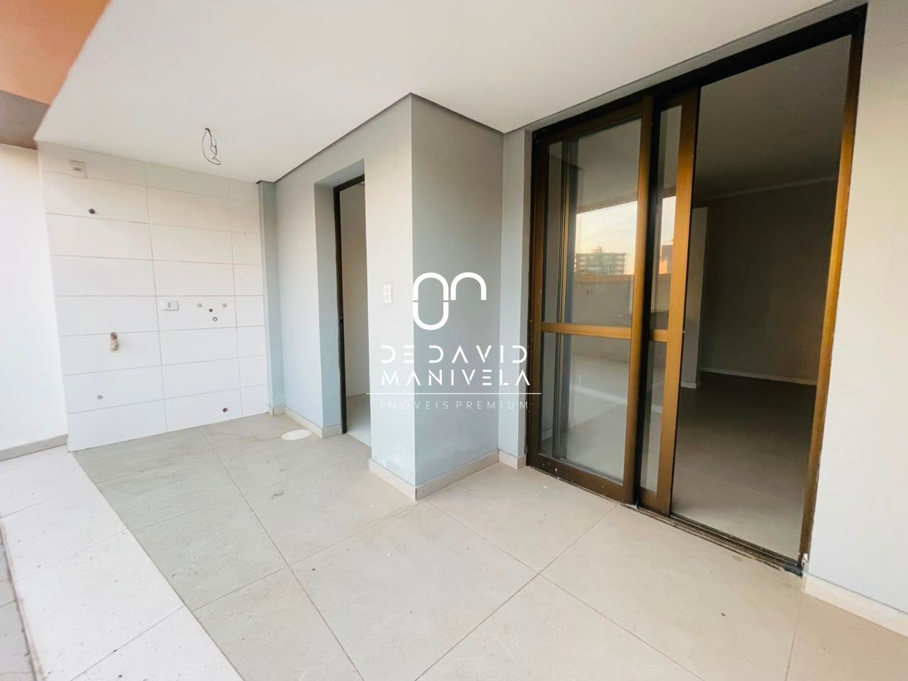 Apartamento 02 dormitórios, com dois terraços, bairro nª srª