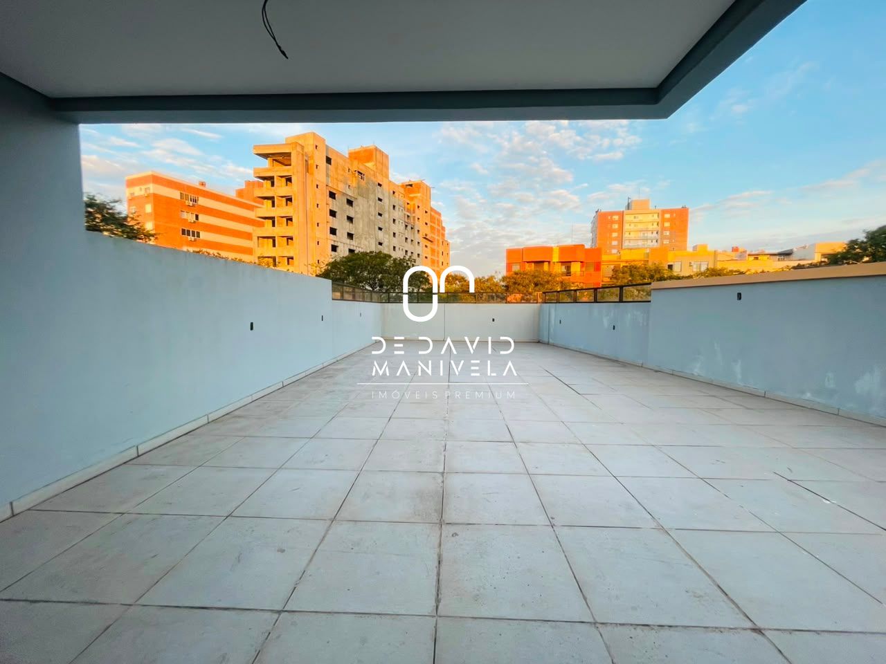 Apartamento 02 dormitórios, com dois terraços, bairro nª srª