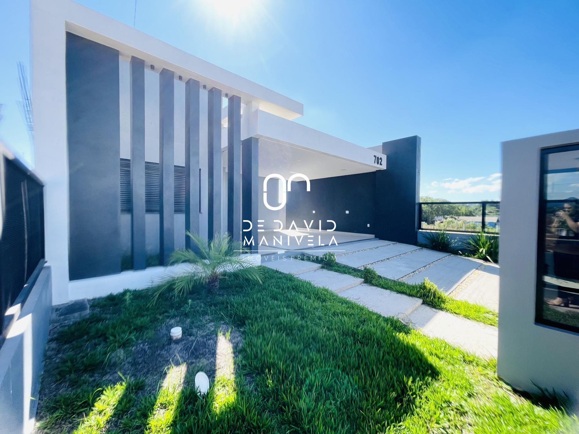 Casa Residencial de 3 dorm. com Piscina e Churrasqueira no Res. Alberto Schons,