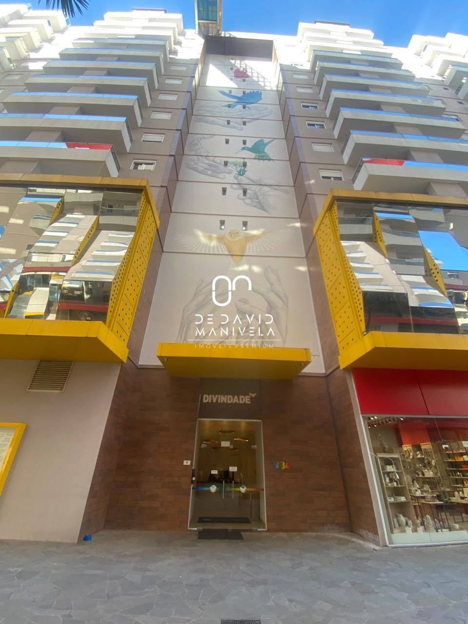 Apartamento semimobiliado com 2 dormitório e 1 vaga de garagem